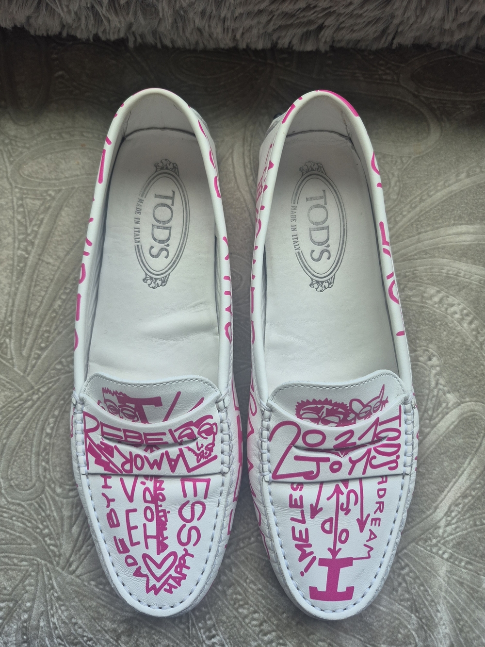 TOD'S Women's White Leather Graffiti Driving Loafers with Pink Accents